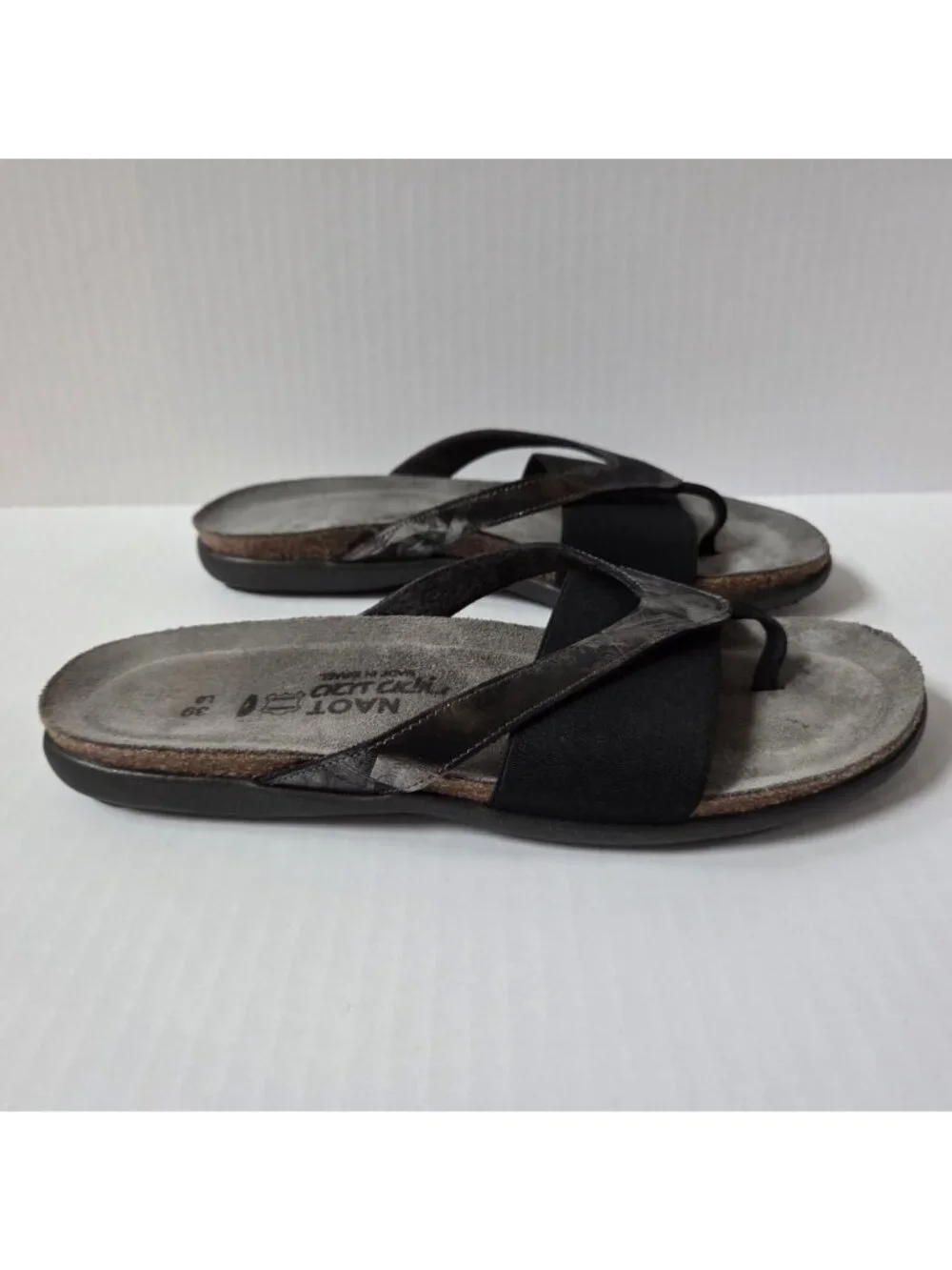 Naot Sandals Womens 39 / 8 Metallic Black Leather Penelope Comfort Flip Flop